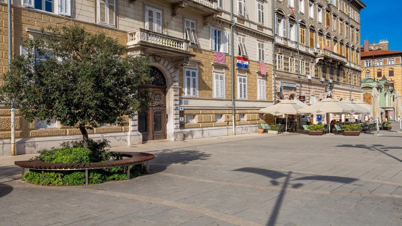 Apartments Art Teatro Риека Экстерьер фото