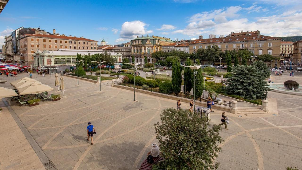 Apartments Art Teatro Риека Экстерьер фото