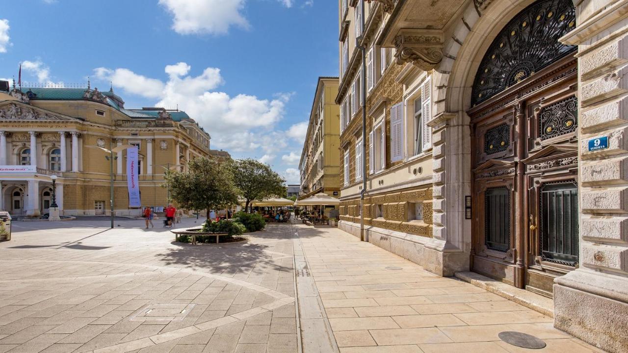 Apartments Art Teatro Риека Экстерьер фото